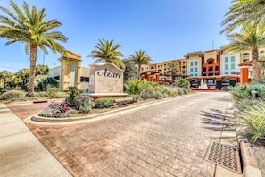 Property grounds - Fantastic ocean view condo with fitness area, pool, hot tub, & W&D (Fort Walton Beach)