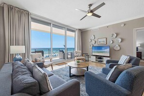 TV, DVD player, offices - Gulf Front, Great Amenities, Free WiFi, Nearby Shops & Restaurants (Fort Walton Beach)