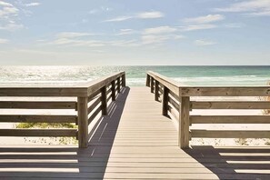 On the beach - Gulf Front, Great Amenities, Free WiFi, Nearby Shops & Restaurants (Fort Walton Beach)