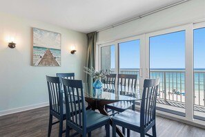 Dining - Beachfront resort condo with pool, beach access, BBQ area, gym (Fort Walton Beach)