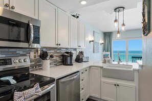 Fridge, microwave, oven, stovetop - Beachfront resort condo with pool, beach access, BBQ area, gym (Fort Walton Beach)