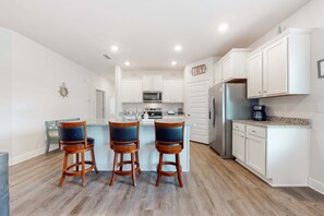 Fridge, microwave, oven, stovetop - Lovely coastal home with pool access, fast WiFi, screened patio & great location (Port St. Joe)