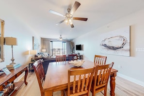 Interior - Renovated oceanfront condo with lanai, pool, hot tub & view - snowbird-friendly (Mexico Beach)