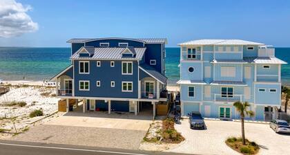 Renovated oceanfront condo with lanai, pool, hot tub & view - snowbird-friendly