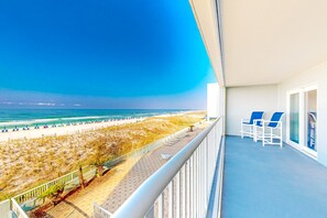 Property grounds - Gulf-front condo with balcony, ocean view, W&D, pool, & fitness room (Fort Walton Beach)