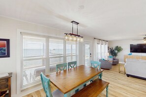 Dining - Gorgeous bayfront home, Private dock, Gas grill, Wifi, Washer and dryer (Eastpoint)