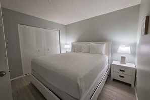 1 bedroom, WiFi, bed sheets - Gulf view condo with private balcony, close to beaches and more! (Fort Walton Beach)