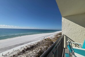 Property grounds - Gulf view condo with private balcony, close to beaches and more! (Fort Walton Beach)