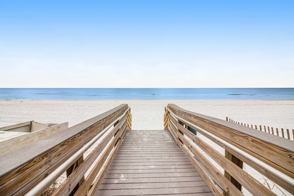 On the beach - Gulf front condo with furnished patio, pool, fitness room, boardwalk to beach (Fort Walton Beach)