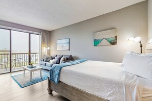 Iron/ironing board, WiFi, bed sheets - Cozy soundfront studio with shared pool & close to beach (Fort Walton Beach)