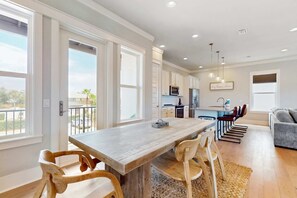 Dining - Luxe dog-friendly home - pool access & 5-minute walk to beach (Miramar Beach)