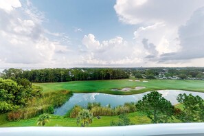 Golf - Ideal getaway near the beach & golf with shared pool, central AC (Miramar Beach)