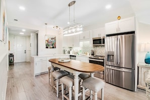 Fridge, microwave, oven, stovetop - Newly built condo with WiFi, shared pools, hot tub, & private beach access (Santa Rosa Beach)