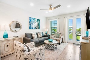 TV - Newly built condo with WiFi, shared pools, hot tub, & private beach access (Santa Rosa Beach)