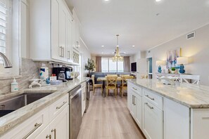 Fridge, microwave, oven, stovetop - Gorgeous ocean-view condo with beach access, pool, balcony & chef's kitchen (Fort Walton Beach)