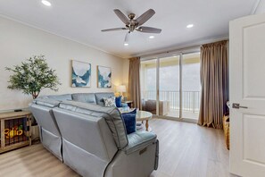 TV, offices - Gorgeous ocean-view condo with beach access, pool, balcony & chef's kitchen (Fort Walton Beach)