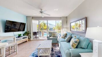 Televisión, reproductor de DVD y oficina