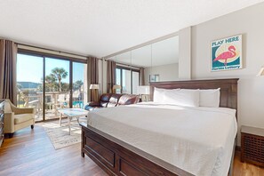 WiFi - Peaceful corner studio with pool & Santa Rosa Sound views - snowbird-friendly (Fort Walton Beach)