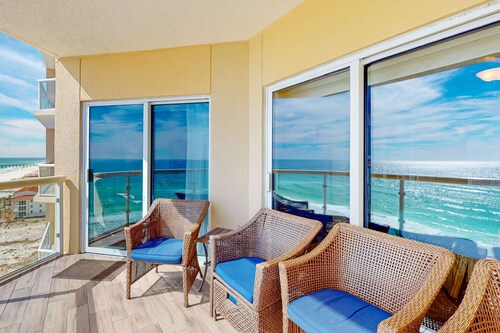 11th floor oceanfront condo with pool, hot tub, ocean view, W/D, and central AC