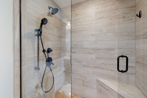 Douche, serviettes fournies