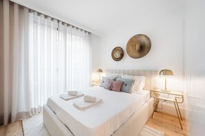 1 bedroom, iron/ironing board, WiFi, bed sheets - Bonjardim Luxury Suit by Bolhão Market (Porto)