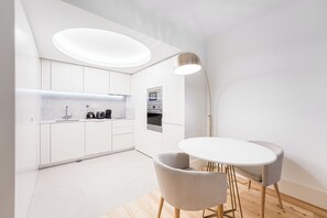 Dining - Bonjardim Luxury Suit by Bolhão Market (Porto)