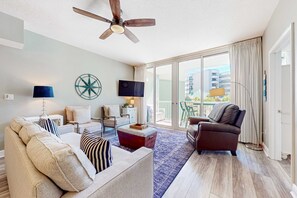 TV, offices - Gulf front condo with beach access, two pools, tennis, gym, & balcony (Fort Walton Beach)