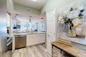 Fridge, microwave, oven, stovetop - Gulf front condo with beach access, two pools, tennis, gym, & balcony (Fort Walton Beach)