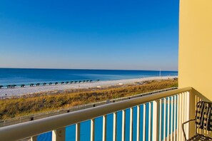 Property grounds - Beachfront 3rd Floor Condo w/Private Balcony, Shared Heated Pool, Beach Access (Fort Walton Beach)