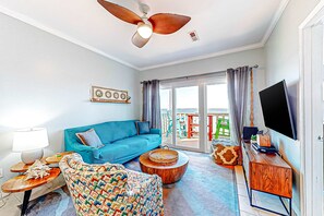 TV, offices - Third-floor, beachfront condo with views, washer&dryer, heated pool (Pensacola Beach)