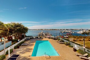 Pool - Second-story waterfront condo with pool view, W/D, AC - perfect location (Pensacola Beach)