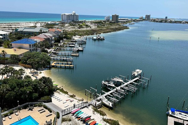 Marina - Second-story waterfront condo with pool view, W/D, AC - perfect location (Pensacola Beach)