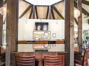 Dining - Cozy coastal condo with shared pool, close to the beach and shopping (Gulf Breeze)