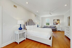 4 bedrooms, iron/ironing board, travel cot, WiFi - Gorgeous coastal home with plenty of space with shared pool & beach access (Miramar Beach)