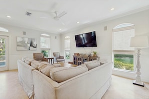 TV, offices - Gorgeous coastal home with plenty of space with shared pool & beach access (Miramar Beach)
