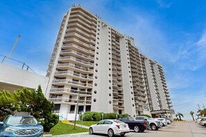 Exterior - Bright Gulf view condo w/ shared pool, hot tub, tennis & easy beach access (Miramar Beach)