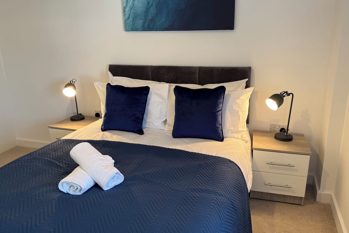 Apartment, 2 Bedrooms, Non Smoking | Iron/ironing board, free WiFi, bed sheets