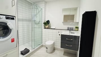 Apartment, 2 Bedrooms, Non Smoking | Bathroom