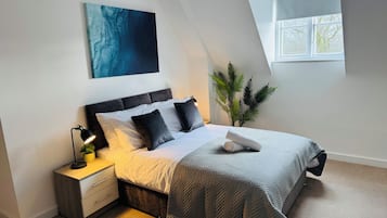 Iron/ironing board, free WiFi, bed sheets