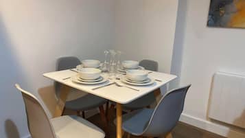 Leilighet, 2 soverom, ikke-røyk | Spiseområde på rommet