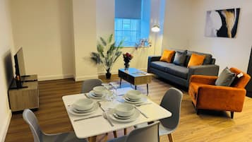 Apartamento, 2 quartos, para não fumantes | Opções para refeição no quarto