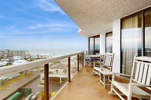 Property grounds - Spacious condo in resort setting with pool & beach access (Miramar Beach)