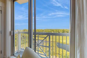 Interior - Stylish suite with a shared pool,hot tub and golf course,bay views (Miramar Beach)