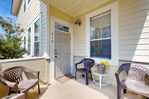 Property grounds - Tasteful beach condo at TopSail Village with pool & modern kitchen (Santa Rosa Beach)