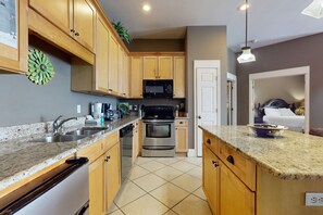 Fridge, microwave, oven, stovetop - Tasteful beach condo at TopSail Village with pool & modern kitchen (Santa Rosa Beach)