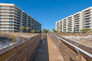 Property grounds - Mainsail End-Unit Townhome - Beachfront Resort, Pools, & Hot Tubs (Miramar Beach)