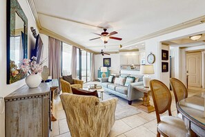 TV - Gulf view condo w/ balcony, shared pool/hot tub/tennis/gym & beach access (Miramar Beach)