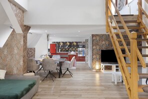 TV - Apartment Vierjahreszeiten Herbst – Spacious Family Retreat in Bad Langensalza (Bad Langensalza)