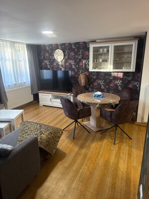 Unclassified image, 3 of 16, button - Apartment "Vierjahreszeiten Sommer" with Wi-Fi (Bad Langensalza)