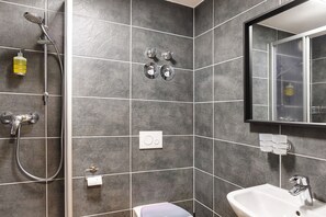 Bruser, hårtørrer, håndklæder